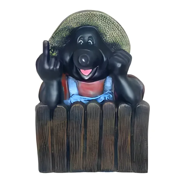 Figura dekoracyjna Kret za płotem H: 50cm z żywicy