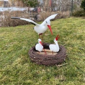 Figura ozdobna ogrodowa BOCIANIE GNIAZDO 3 BOCIANY z bocianem lecącym H: 75cm do ogrodu - zdjęcie 9