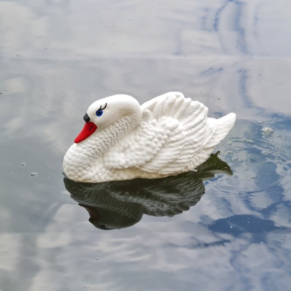 Figura ozdobna ŁABĘDŹ PŁYWAJĄCY młody