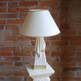 Biała lampa nocna w greckim stylu z draperiami i złotymi wstawkami, H:0,69m - zdjęcie 3