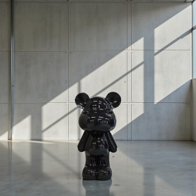 Figura Miś Pop-Art Black Gloss jednokolorowa czarna wysoki połysk żywica - zdjęcie 2