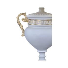 Biała lampa ze złotymi wstawkami w kształcie starożytnej amfory, H: 0,8m - zdjęcie 2