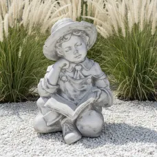 Figura ogrodowa Chłopak siedzący z książką H: 46cm betonowa
