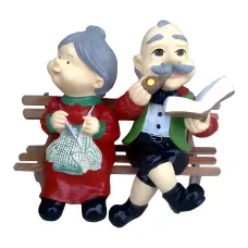 Figura dekoracyjna Para staruszków na ławce H: 25cm z żywicy