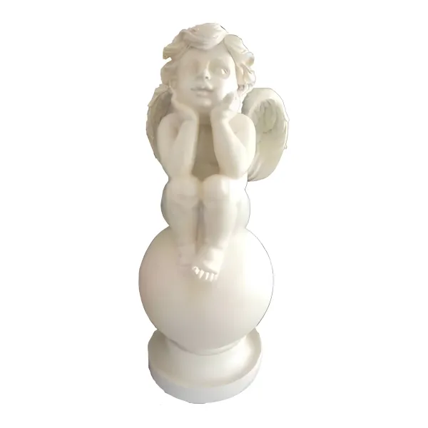 Figura dekoracyjna Anioł na kuli H: 35cm z żywicy