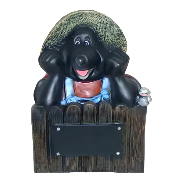 Figura dekoracyjna Kret za płotem z tabliczką H: 50cm z żywicy