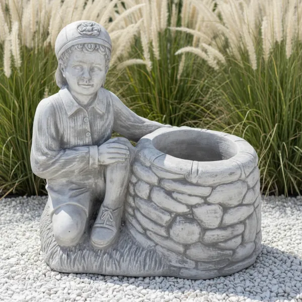 Figura ogrodowa Chłopak przy studni  H: 62cm betonowa