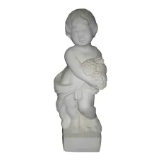Figura dekoracyjna Putto z winogronami H: 47cm z żywicy
