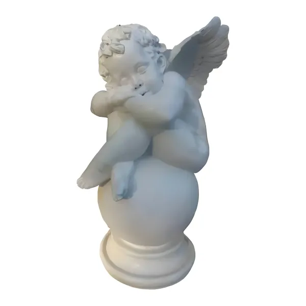 Figura dekoracyjna Anioł na kuli H: 32cm z żywicy