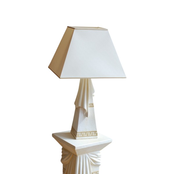 Biała lampa nocna z prostokątnym kloszem, draperiami i złotymi wstawkami, H:0,66m